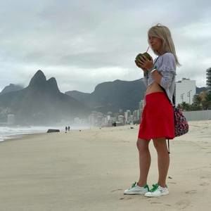 Meet your Posher, Simona